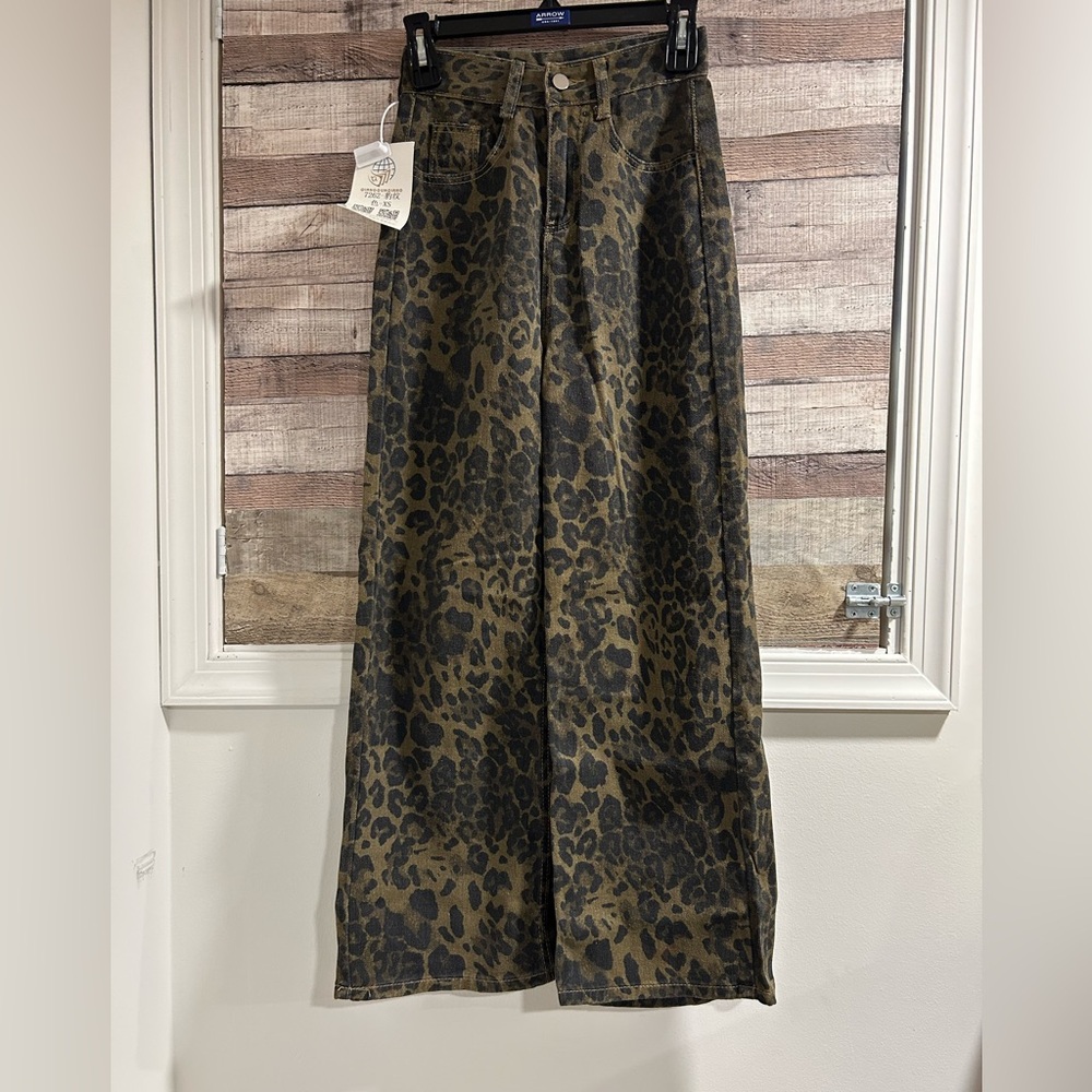 NWT Qiang Gun Qiang leopard print pants